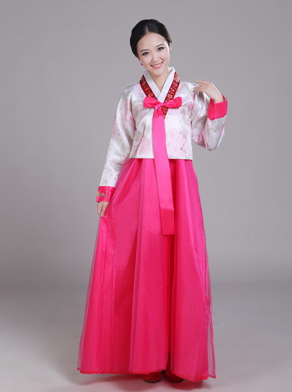 朝鲜族服饰的显著特征是什么?